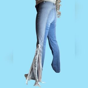 AKIRA FUN LACY BEAUTIES